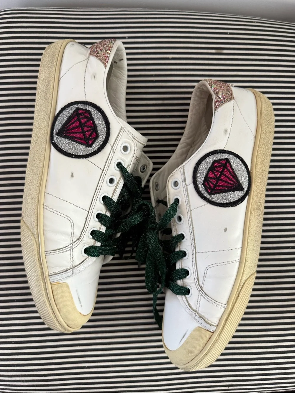 SAINT LAURENT 🤍 Leather Sneakers with Emerald Green Glitter Laces 💎 PATCH
